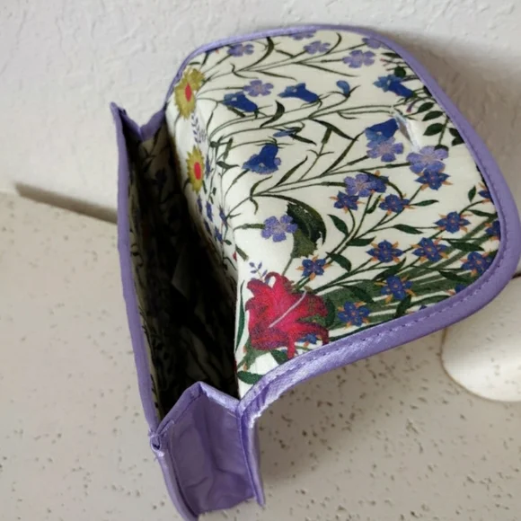 Gucci Beauty Pouch - Picture 6 of 16